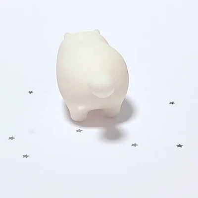 おしりがかわいいしろたぬき▶見つめられると…（⇒次へ）