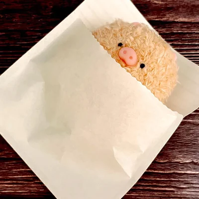 揚げ物袋のお布団がぴったり▶シュールでかわいい！（⇒次へ）