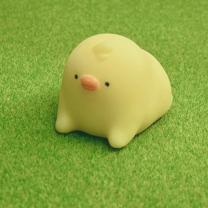 ちょっとぽっちゃりさんのやわらかひよこフィギュア▶後ろ姿ももちろん（⇒次へ）