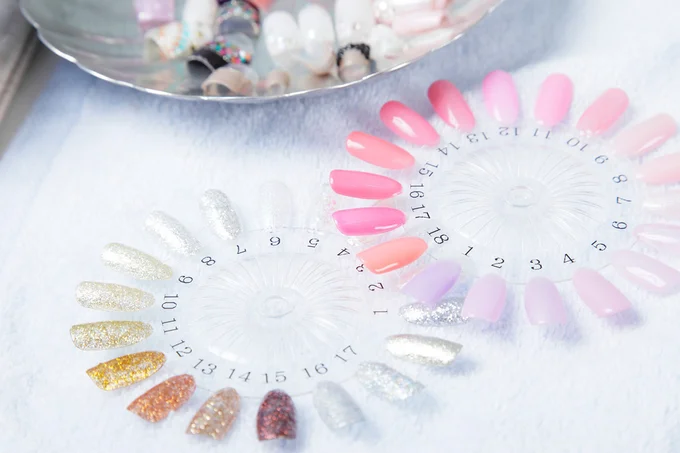 人気のマグネットネイルで魚を表現…？