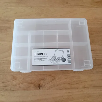 100円ショップの蓋つき収納ケース　▶これを一工夫