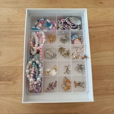 アクセサリーのサイズに合わせて収納場所を決めました　▶一目でわかる工夫