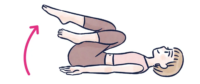 両脚を持ち上げて引き寄せる