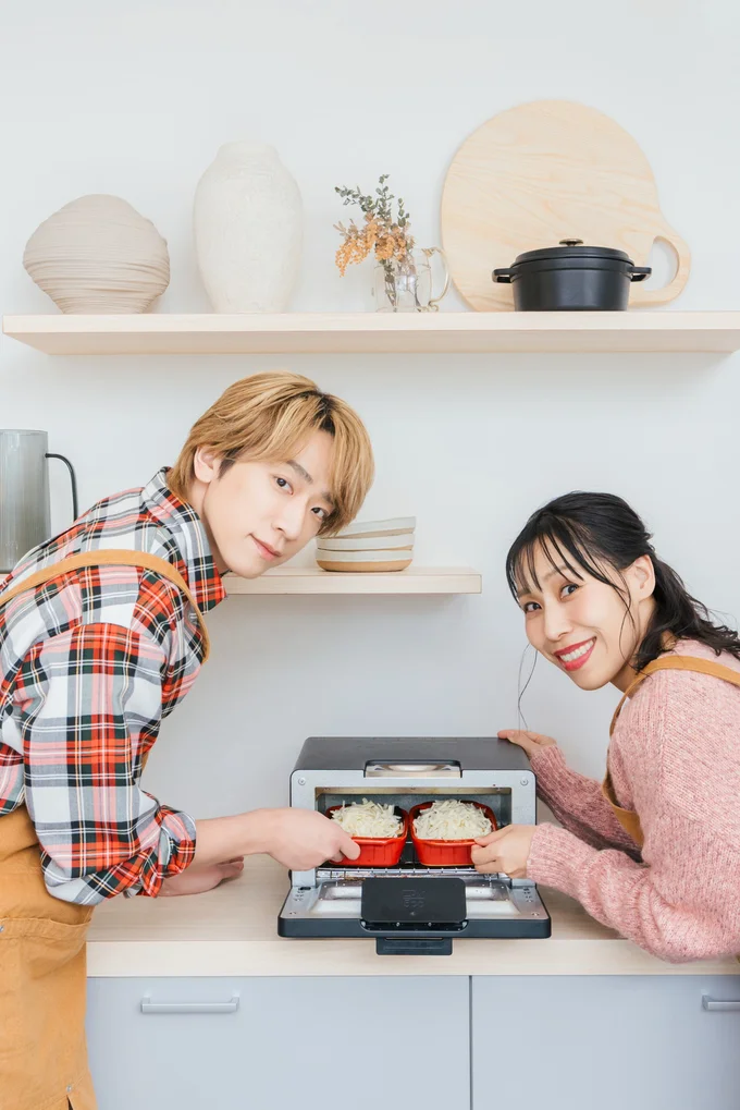 小山さん、お肌つるつる！美肌が輝く姉弟ショット。