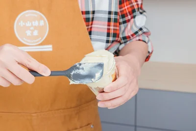 ぎゅっと押し込みながら重ねていくのがキレイに仕上げるコツ