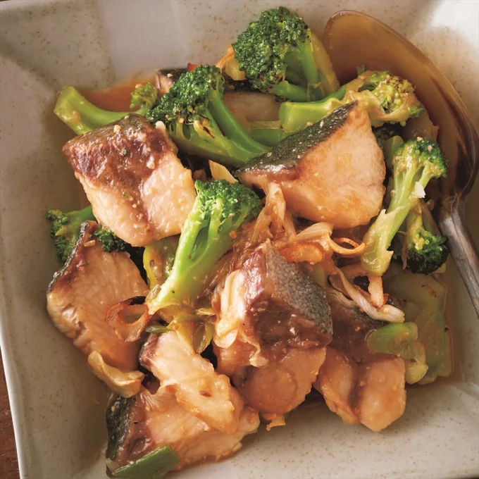 にんにく風味で、食べごたえばっちり「ぶりとブロッコリーのにんにくみそ炒め」