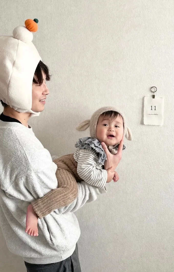 パパが抱っこして撮影▶ほっこり姉弟の様子も（⇒次へ）