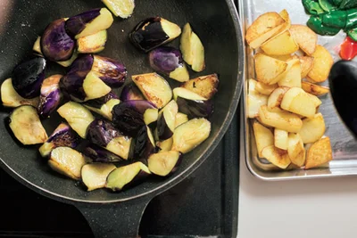 野菜は1種類ずつ炒めると、火の通りが均一に