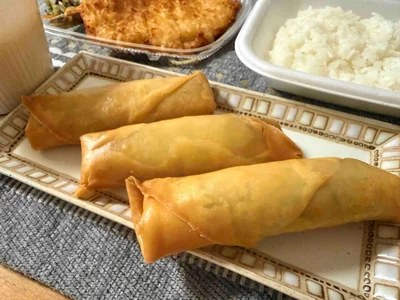 ほっともっとのお弁当に春巻をプラス