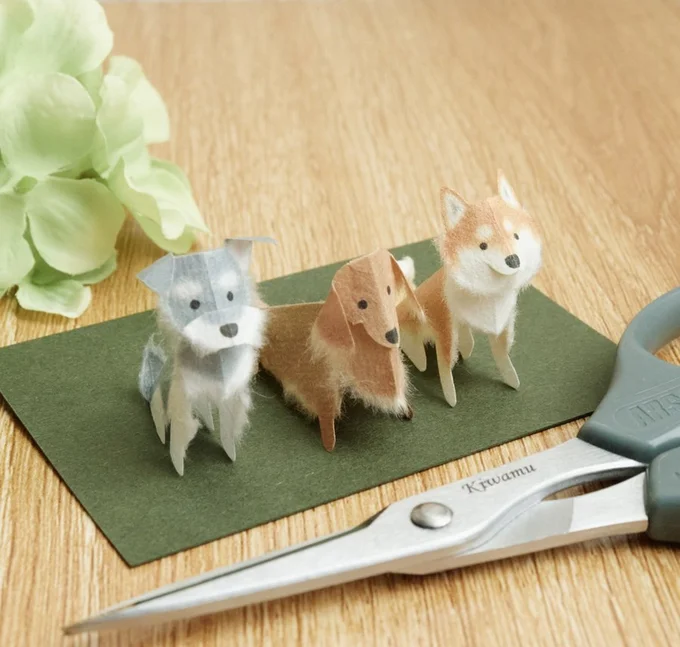 和紙で作る小型犬▶もともとはキツネの作品を多く作っていたというキワム/和紙切り折り紙さんです（⇒次へ）