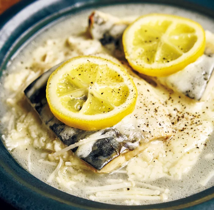 【塩サバとえのきのレモンチーズワイン蒸し】ありそうでない組み合わせが絶品！