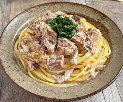 【材料3つまでで作る！】包丁不要、だしマヨで作る簡単コク旨「和えるだけさば缶パスタ」