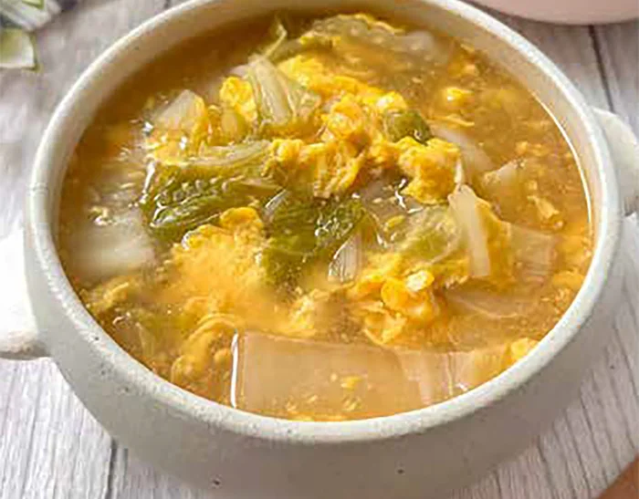 【材料3つまでで作る！】とろっと白菜がじんわりおいしい「かきたま白菜スープ」