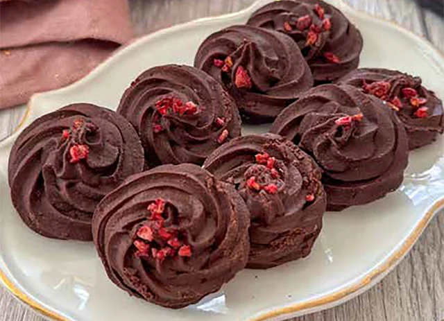 【材料3つまでで作る！】口の中でとろける〜！ 絞って簡単「ベイクドチョコ」