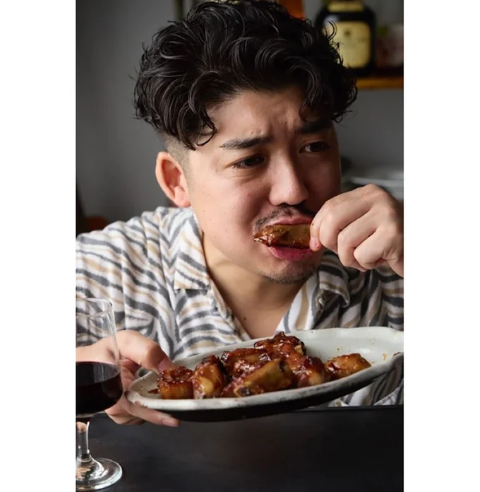 手づかみでかぶりつくのがマナー！