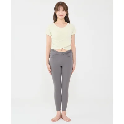 足の間が開かないように内ももを閉じる