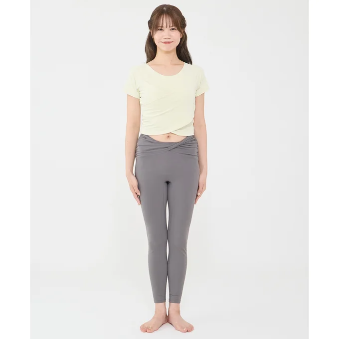 足の間が開かないように内ももを閉じる