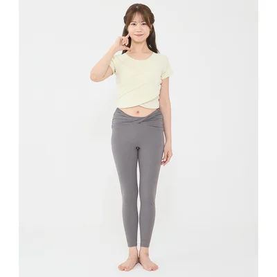 首を上に伸ばす