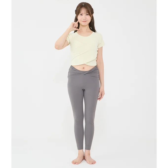 首を上に伸ばす