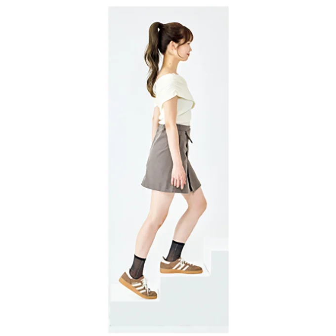 お尻と太ももの裏の力で引き上げる