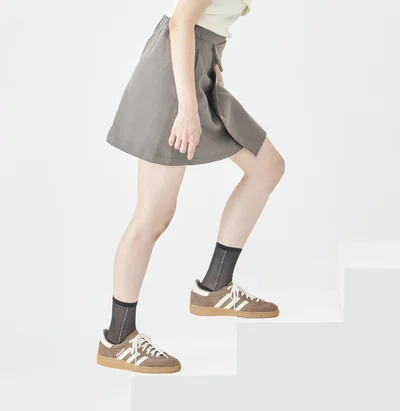 前のめりで、つま先だけで上ると前もも（大腿四頭筋）が張ってしまうのでNG