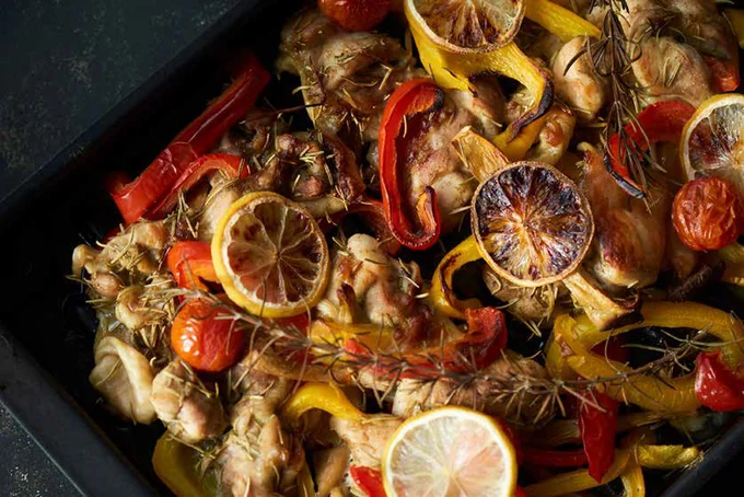 ローズマリー香る鶏肉のオーブン焼き