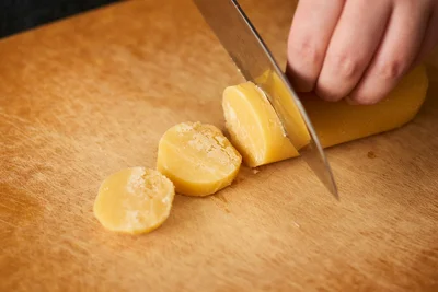 5mm～1cm幅にカット