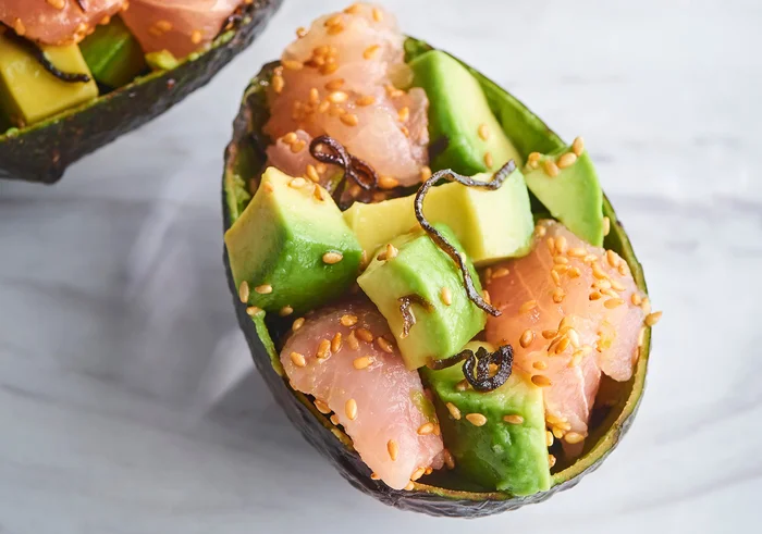 アボカド＆マグロの刺身で！【悪魔のおつまみ】切って混ぜるだけの一品！