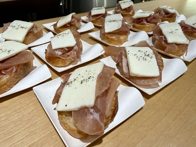 生ハムのオープンサンド