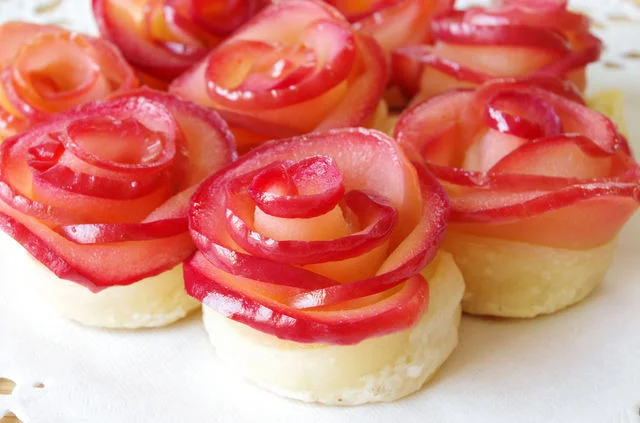 簡単なのにゴージャスかわいい！「薔薇のアップルパイ」がTwitterで大人気