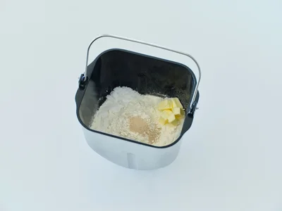 アルミダイキャスト製法を採用。持った瞬間にわかるほどずっしりした重みがあります。