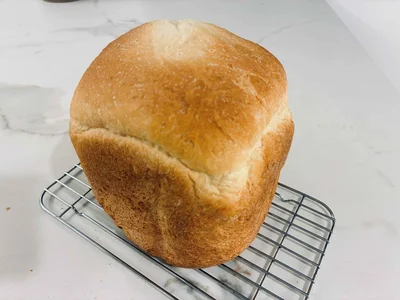 焼き上った角食パンは、見た目がとてもきれい。おうちで焼いたとは思えない仕上がり。