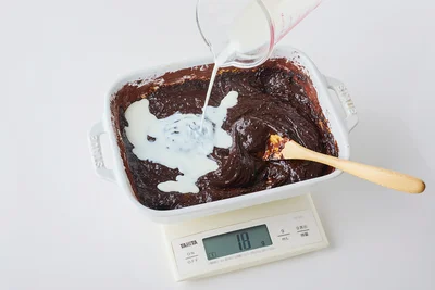 好みで洋酒を加えてよく混ぜる