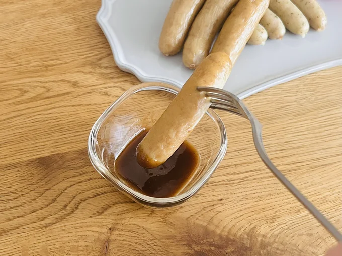 「ジャークソース」が脂の旨みを引き立ててくれます