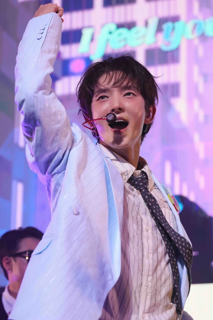 【前回の様子】ステージを自由に駆け回りながら熱唱！