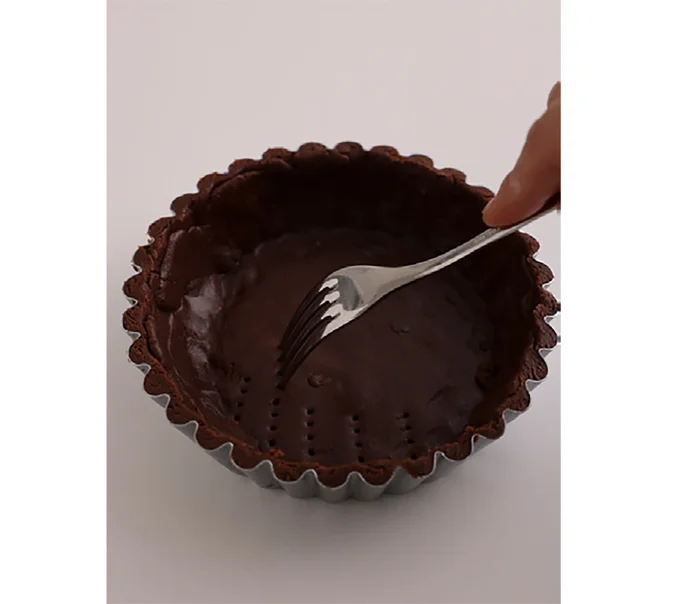 フォークなどで穴を開ける