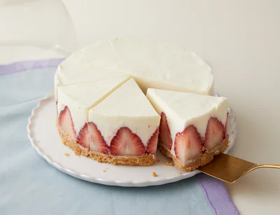 【いちごのレアチーズケーキ】