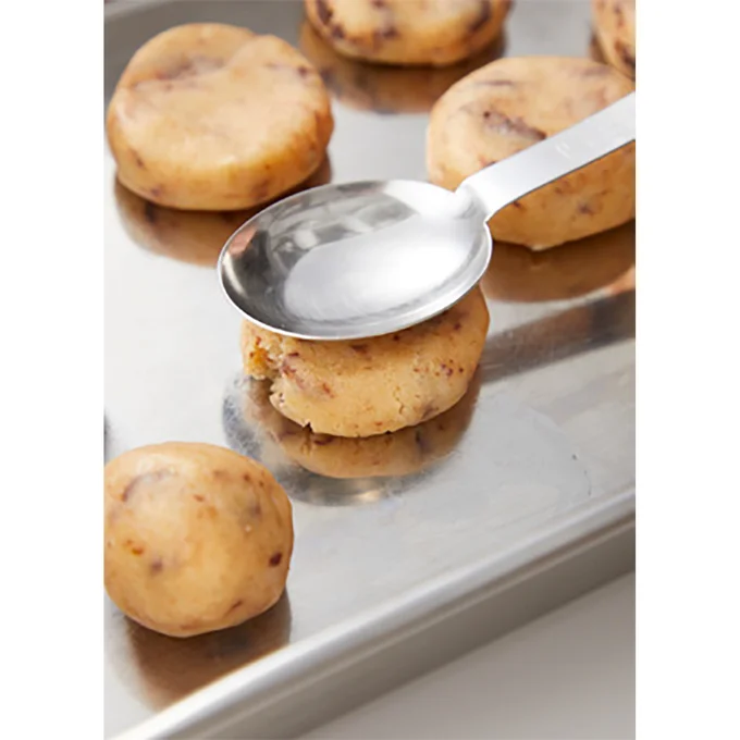 垂直につぶして、厚さ1cmほどの円形に