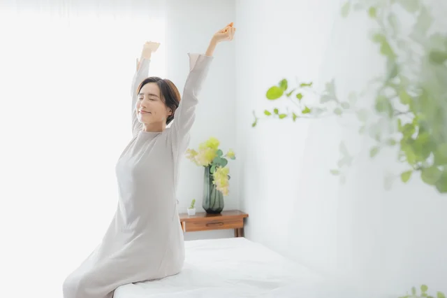 Tシャツやスウェットで寝てる人は要注意!? ただ眠るのと「やせ睡眠」の分かれ道を今すぐチェック