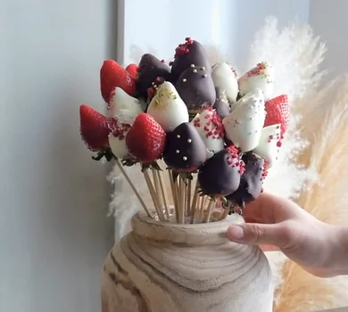 最高に可愛くておいしい！パティシエが教える「いちごチョコの花束」レシピ