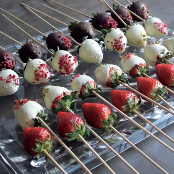 何もコーティングしないイチゴも忘れずに