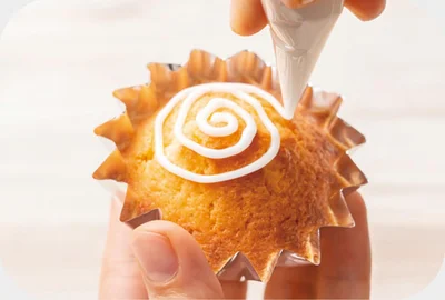 レモンアイシングでマドレーヌにデコレーションする