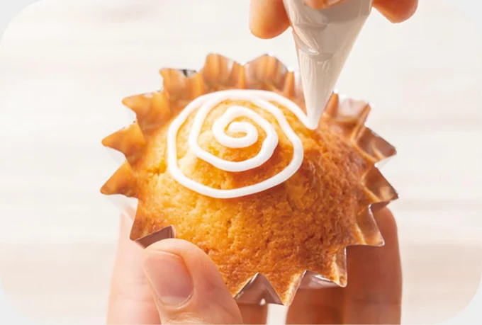 レモンアイシングでマドレーヌにデコレーションする