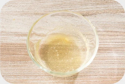 粉ゼラチンを水でふやかしておく