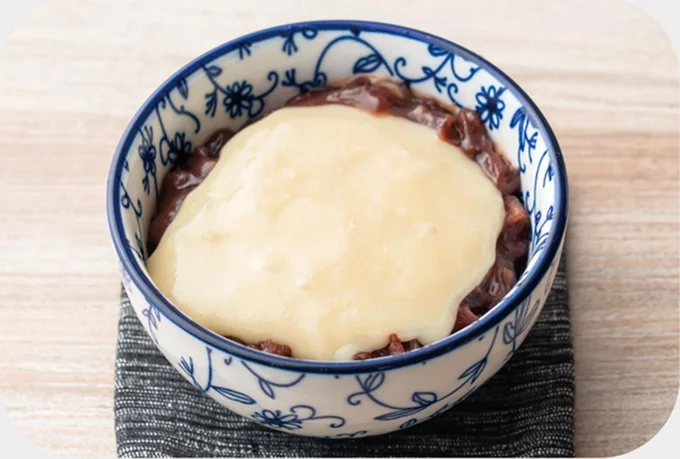 器に盛りつけて、お好みであんこやきなこを添える