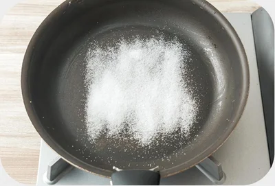 砂糖がきつね色になるまで焼く