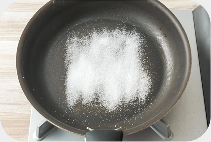 砂糖がきつね色になるまで焼く