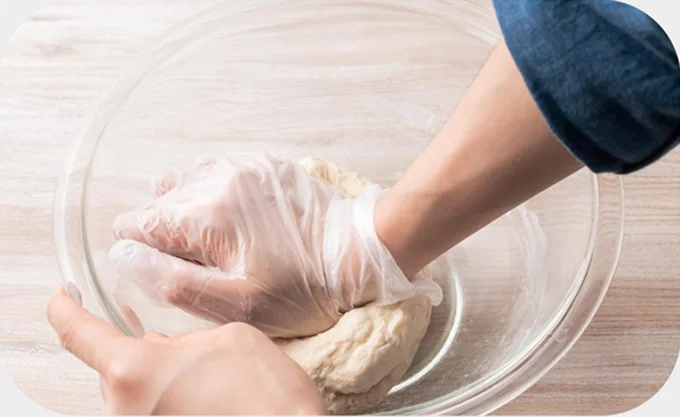 塩が最後に合流するようにゴムベラで混ぜる