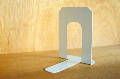 100均のブックエンドはどう使う？神ワザ活用術に「発想が天才」