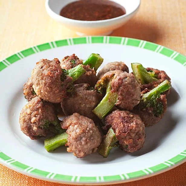 「ブロッコリーの肉包み揚げ」
